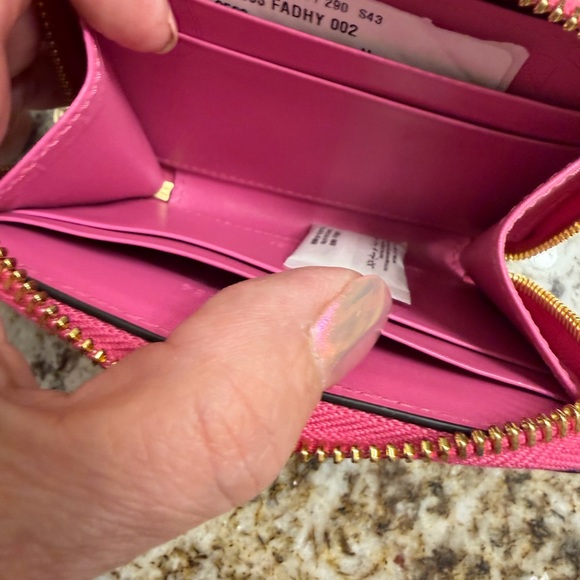 NIB- Gucci Wallet - Picture 6 of 7